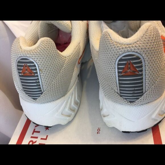 Saucony tennis shoes 10.5 - Picture 5 of 6